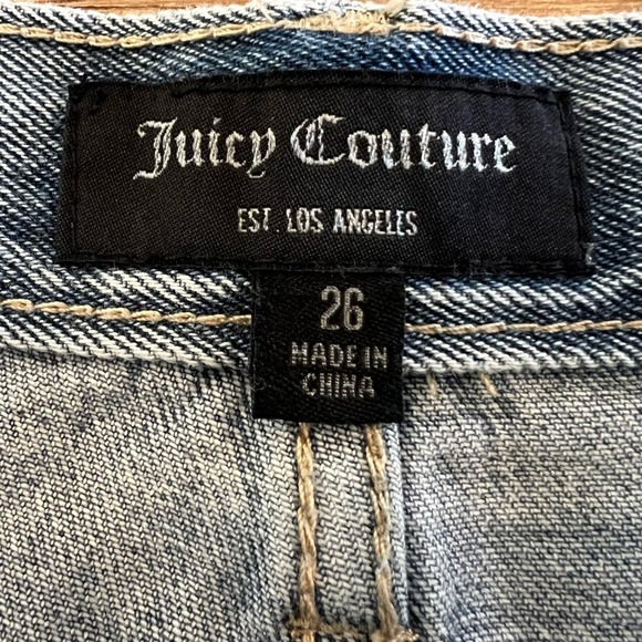 JUICY‎ COUTURE DISTRESSED REALXED FIT DENIM SHORTS IN LIGHT WASH NWT WOMEN'S 26 - Picture 11 of 15
